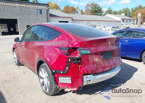 2024 Tesla Model Y Long Range Dual Motor All-Wheel Drive z USA, uszkodzony, nr VIN 7SAYGDEE5RF034978